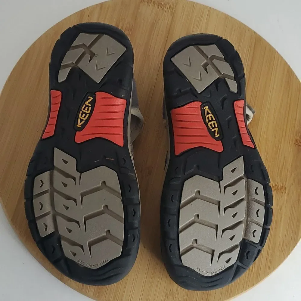 KEEN Venice H2 Gray Waterproof Sport Sandals 1019354 Big Kids Shoe Size 4